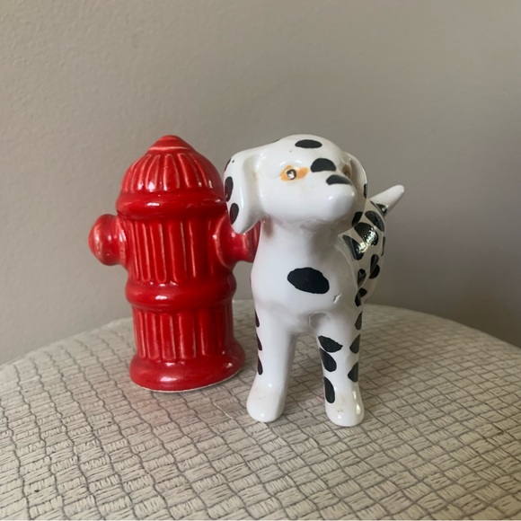 Vintage Dalmatian and fire hydrant novelty salt & pepper shakers - Picture 3 of 6